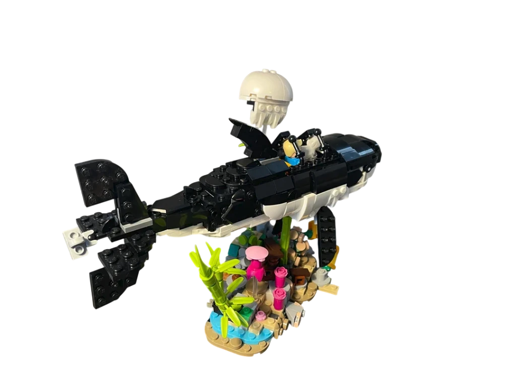 i-built-tintins-shark-submarine-using-only-pieces-from-lego-v0-6k6t3sg1ifrg1-Photoroom.webp