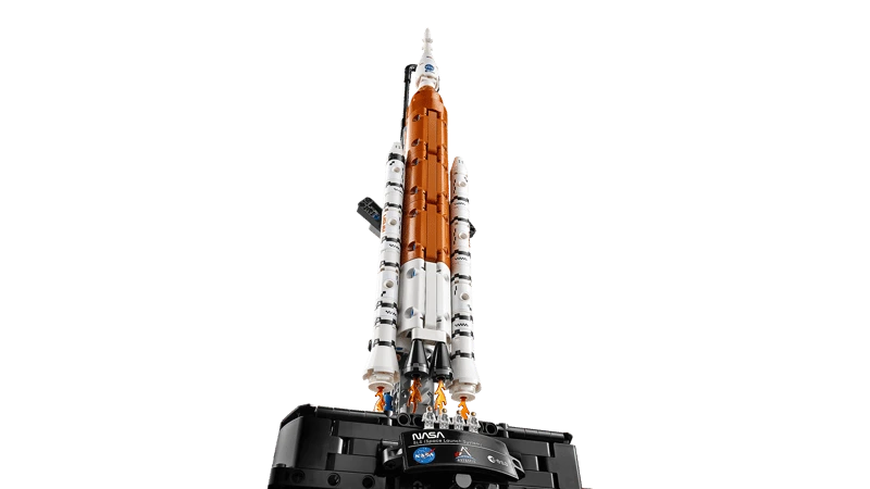 42221 La fusée SLS NASA Artemis